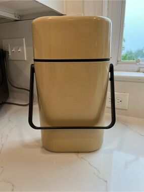 DECOR Vintage Mid Century Australian Original Tan wine Insulated Carrier